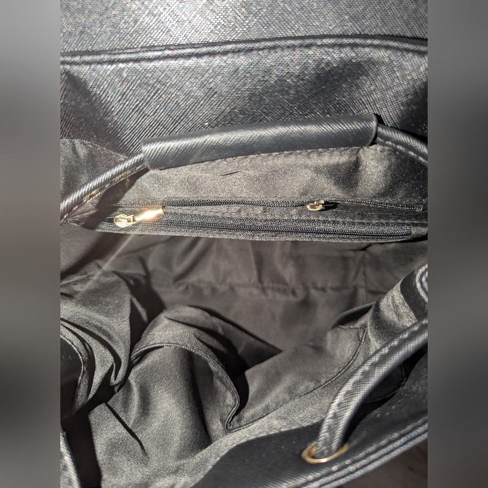 Wild Kangaroo Bucket bag backpack (EUC) - Picture 6 of 6
